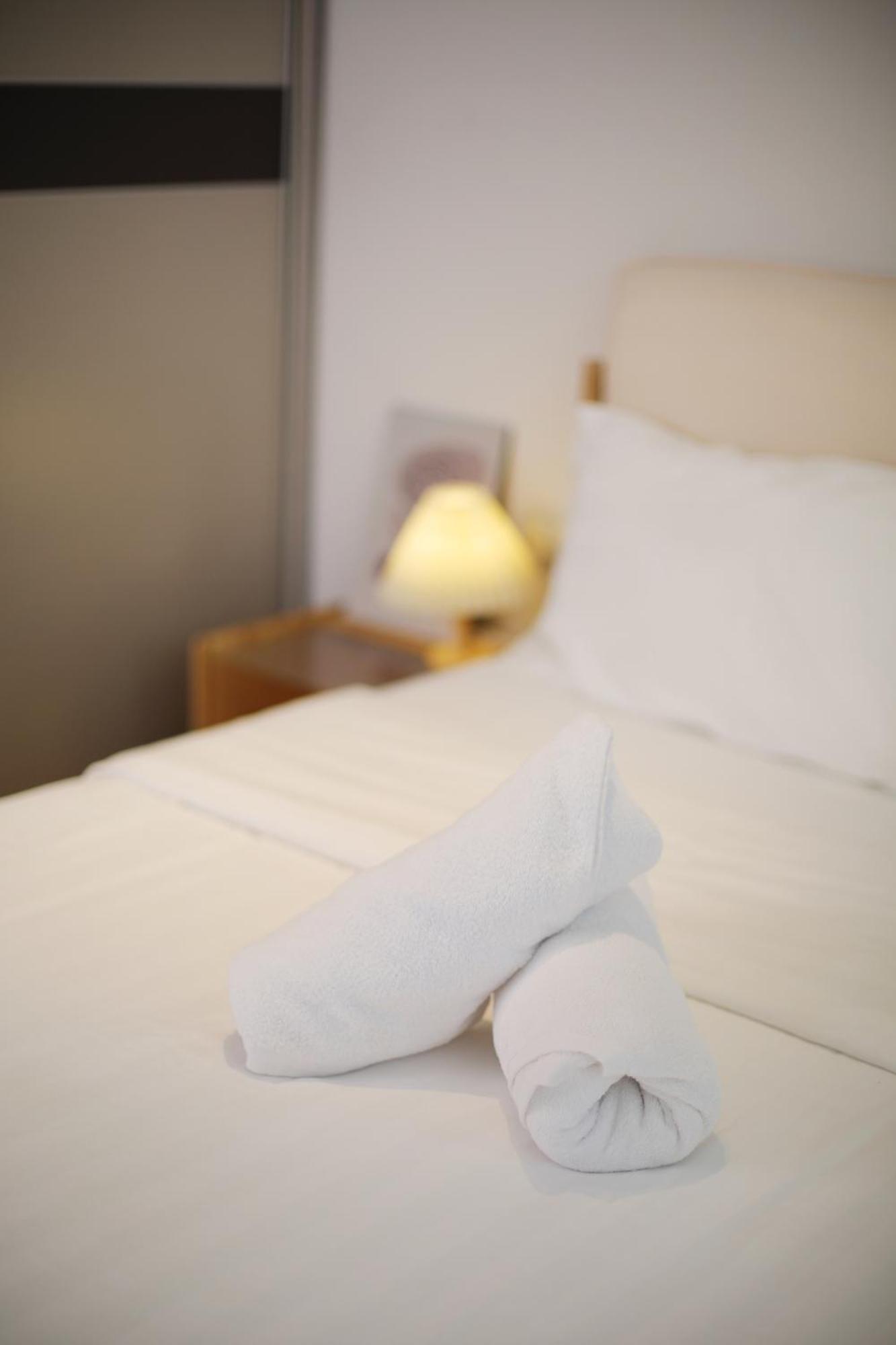 Apartment Kid-loving Poolside Haven - 2br - Netflix - Games Johor Bahru