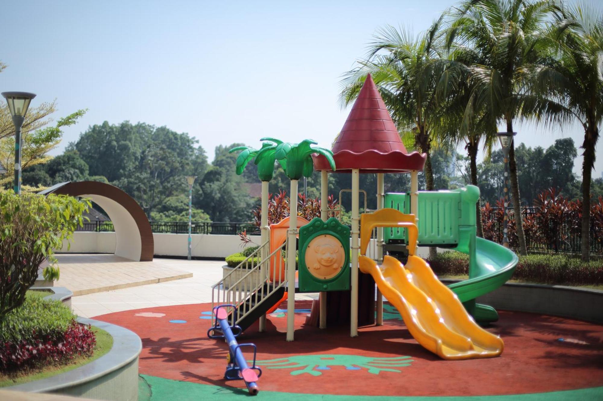 Kid-loving Poolside Haven - 2br - Netflix - Games Apartment