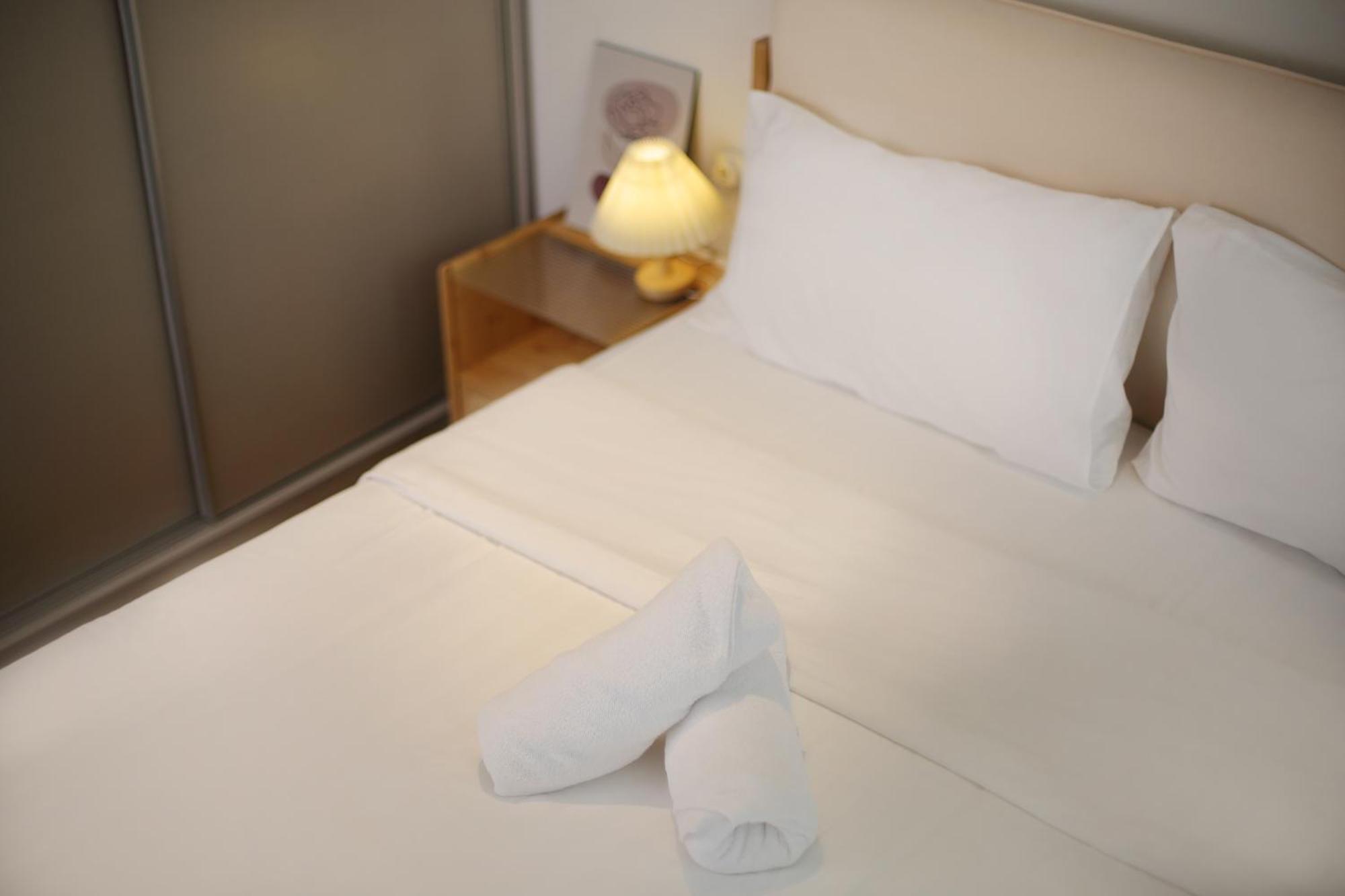 Kid-loving Poolside Haven - 2br - Netflix - Games Apartment Johor Bahru